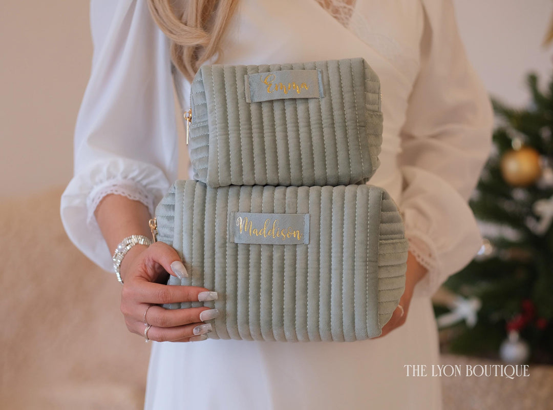 Custom Makeup Bag – Personalized Bridesmaid Gift & Travel Cosmetic Pouch