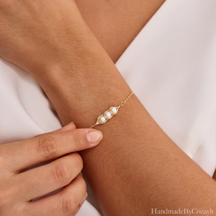 Dainty Pea Pod Pearl Bracelet, Natural Freshwater 3 Pearl Bracelet, Bridal Wedding Bracelet, Bridesmaid Gift, Mother's Day Gift for Her