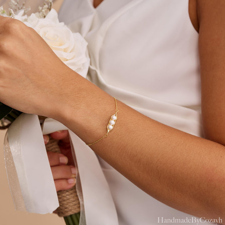 Dainty Pea Pod Pearl Bracelet, Natural Freshwater 3 Pearl Bracelet, Bridal Wedding Bracelet, Bridesmaid Gift, Mother's Day Gift for Her