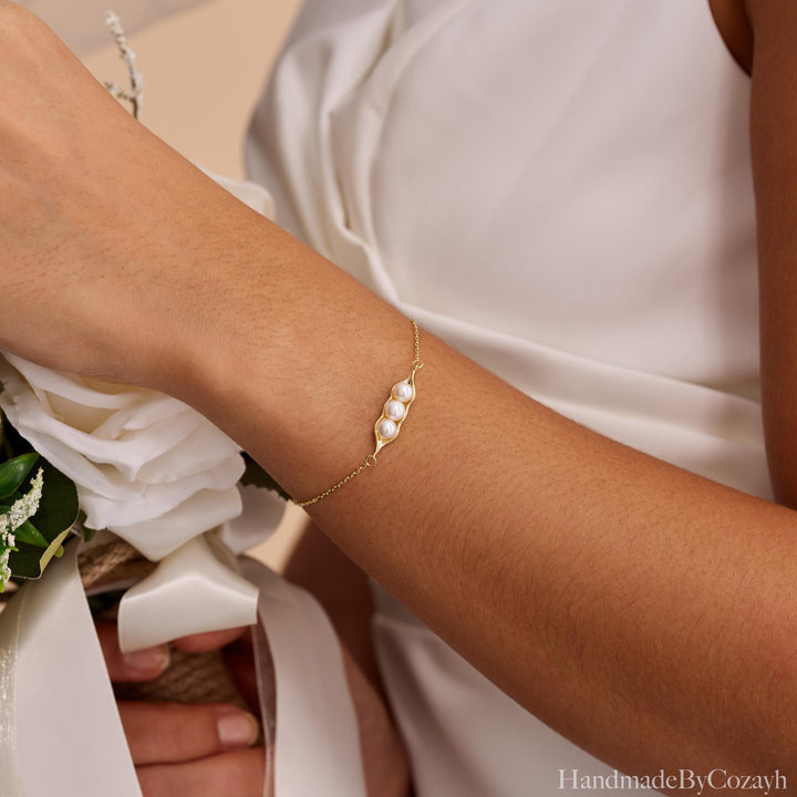Dainty Pea Pod Pearl Bracelet, Natural Freshwater 3 Pearl Bracelet, Bridal Wedding Bracelet, Bridesmaid Gift, Mother's Day Gift for Her