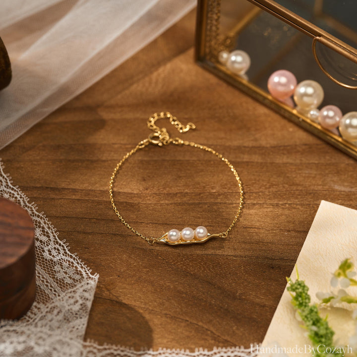 Dainty Pea Pod Pearl Bracelet, Natural Freshwater 3 Pearl Bracelet, Bridal Wedding Bracelet, Bridesmaid Gift, Mother's Day Gift for Her